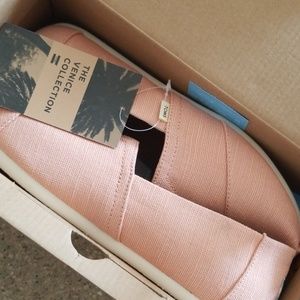 Tom's Women's Coral Pink Venice Collection